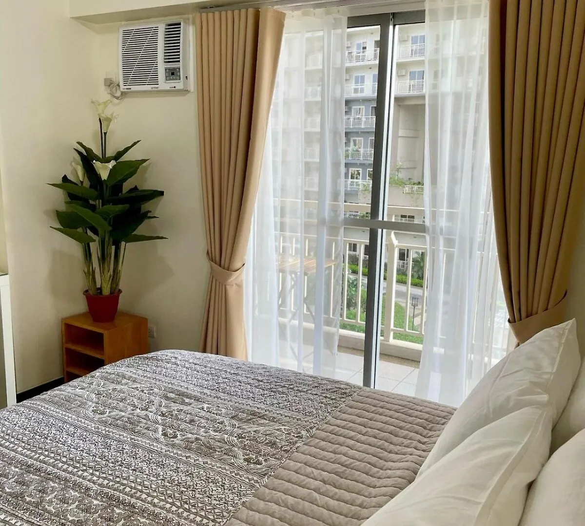 5 Star Luxury Condo - Metro Manila Apartment