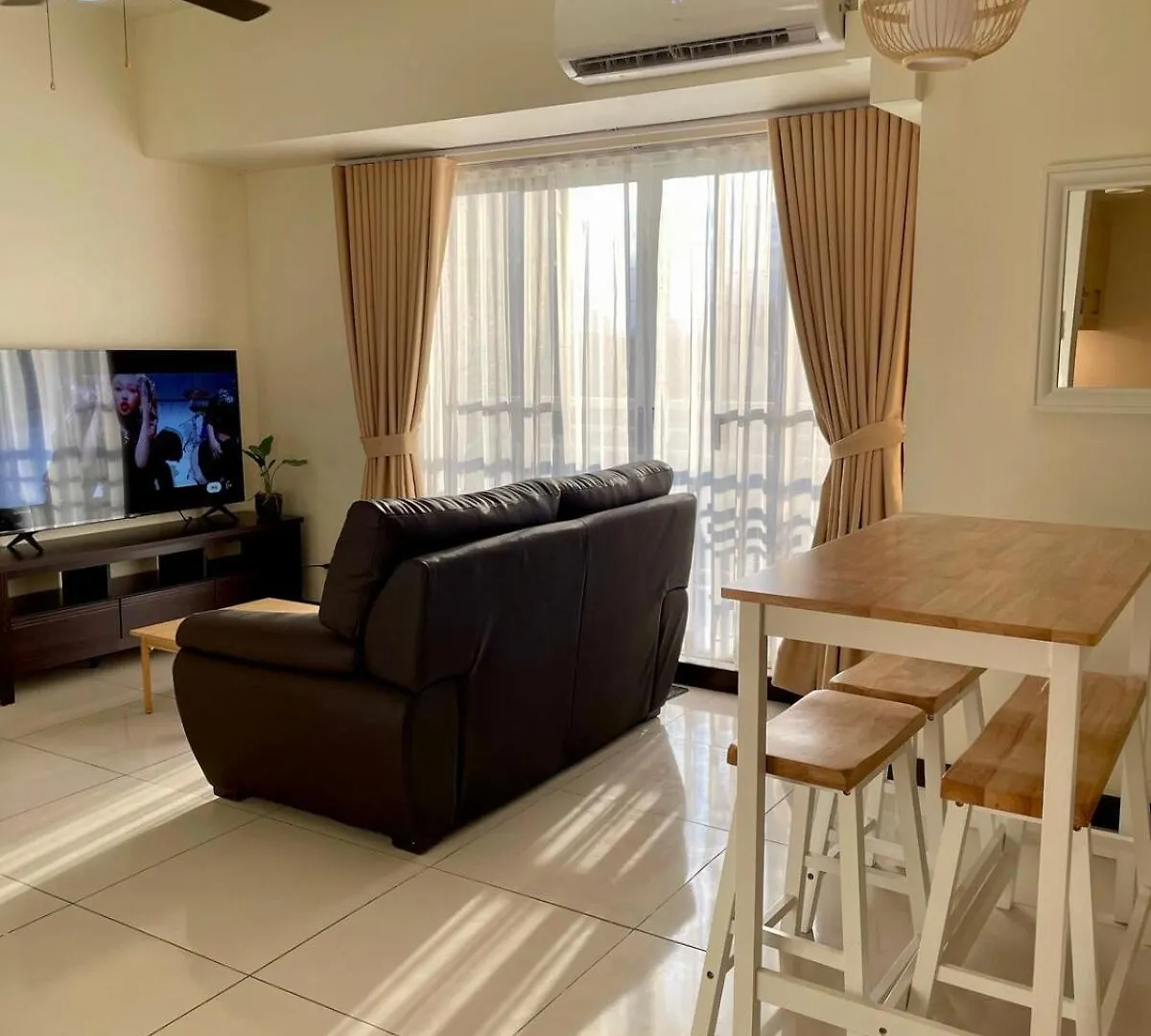 5 Star Luxury Condo - Metro Manila Apartment