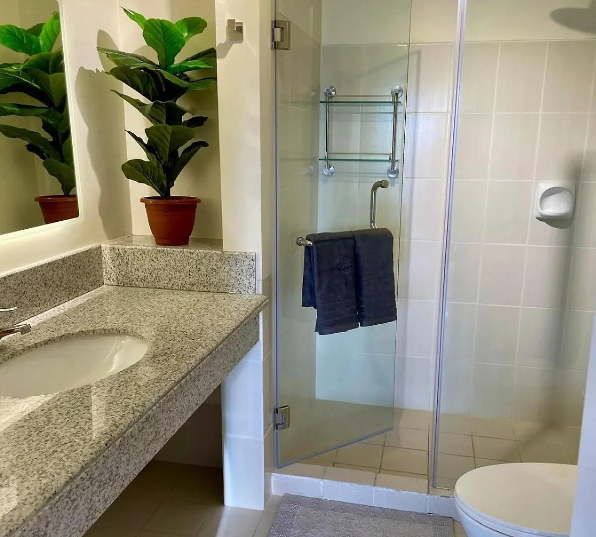 Apartment 5 Star Luxury Condo - Metro Manila Philippines