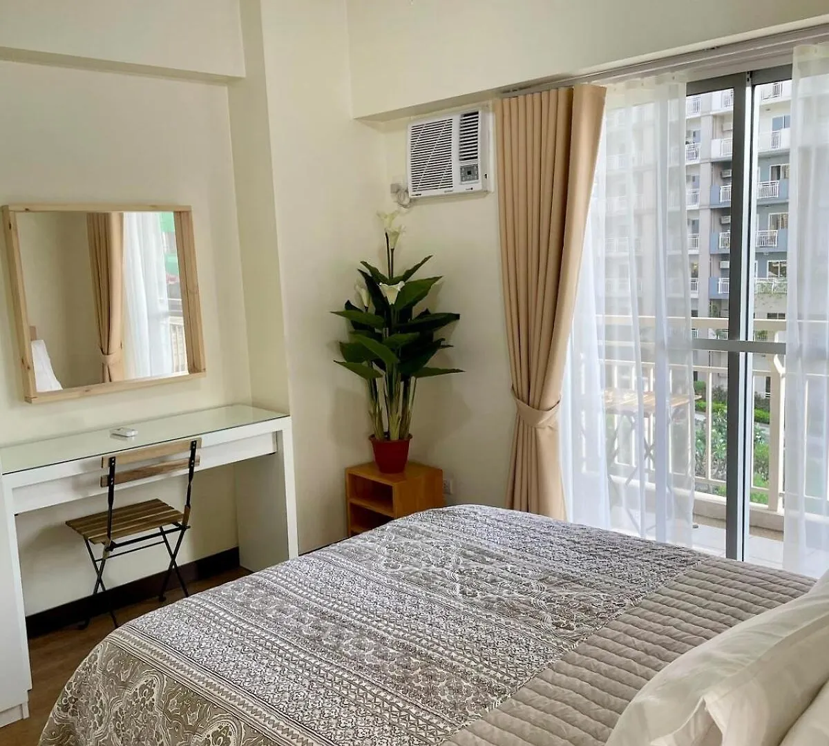 5 Star Luxury Condo - Metro Manila